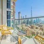 Glamorous Apartment Facing Burj Khalifa