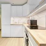 Stunning Studio At Marina Views A Dubai Marina By Deluxe Holiday Homes
