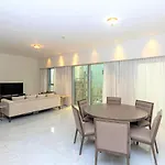 Luxury Dowtown Apt With Stunning Skyline Views