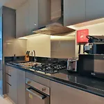 Higuests - Roomy And Chic Studio With Panoramic Canal Views