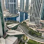 Modern Lake View 1 Bedroom Apt In Jlt