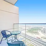 Bnbme - Waterfront Expansive Apt With Maid\'S Room, Poolside Cafe