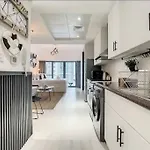 Luxury Modern Studio In Jlt With Amazing View & Rooftop Pool - Sleeps 3