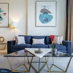 Exquisite Apartment Minutes Away From The Beach