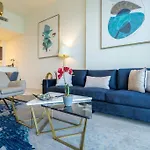 Exquisite Apartment Minutes Away From The Beach