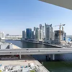 Modern Studio With Prime View Of Dubai Canal
