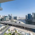 Modern Studio With Prime View Of Dubai Canal
