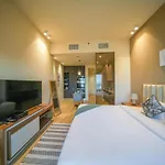 Big Modern Studio In Park View Jvc