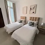 Stylish 2 Bdr In Dubai Marina & Hotels Beach Access Available