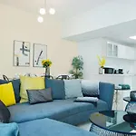 Maison Privee - Beautiful Chic Apt W Full Marina Views Next To The Beach