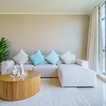 Reverie Stays - Spacious Panoramic 1Br With Green Views - Sleeps 3