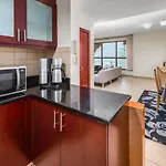 Lovely 2-Bed Condo In Jbr - 5 Mins From Beach - Palm View!