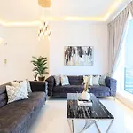 Higuests - Luxurious High-Rise Apartment With Stunning Views