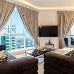 Higuests - Luxurious High-Rise Apartment With Stunning Views