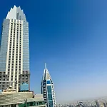 Higuests - Luxurious High-Rise Apartment With Stunning Views