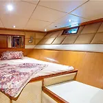 Luxury Yachts - Jumeirah
