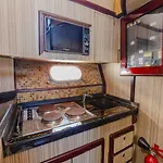 Luxury Yachts - Jumeirah