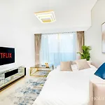 Lux The Executive Ocean View Suite 2