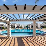 Fam Living - Sarai Beachfront Villas - Palm Jumeirah