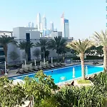Rh - Beautiful Canal View, Sleek & Spacious Studio, Central Location