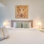 Sea Views From Living To Bedroom Perfect For Staycation, Dubai Marina By Deluxe Holiday Homes