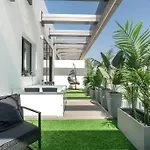 Unique Apt With Private Jacuzzi In Dubai