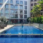 Unique Apt With Private Jacuzzi In Dubai