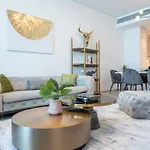 Suiteable Homes - Sensational 3 Bedroom Apt With Mesmerizing Seaview
