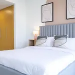 Luxe & Modern Two Bedroom Apartment Downtown Dubai - Close To Burj Khalifa & The Dubai Mall By Sojo Stay