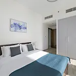 Vayk - Spacious Two Bedroom Near Canal