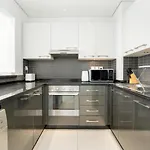 Exquisite 1 Bedroom Marina View