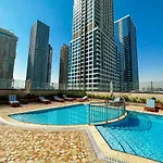 HiGuests - Lake views from 2 bedroom apartment in JLT