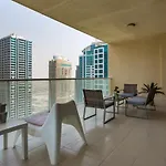 HiGuests - Lake views from 2 bedroom apartment in JLT