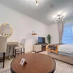 Cosmos Living Luxurious Studio Near Metro