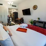 11Th Floor Nice Studio, Balcony With Canal And City View, Close To Dubai Mall And Burj Khalifa, Jacuzzi, Pool, Kids Area, 24Hr Gym, Free Indoor Parking, Wifi, Fully Furnished Apartment, Tv With Streaming, New Building