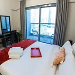11Th Floor Nice Studio, Balcony With Canal And City View, Close To Dubai Mall And Burj Khalifa, Jacuzzi, Pool, Kids Area, 24Hr Gym, Free Indoor Parking, Wifi, Fully Furnished Apartment, Tv With Streaming, New Building