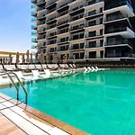 Stunning 1 Bed With Burj Khalifa & Canal View
