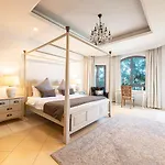 Palm Jumeirah Beachfront Private Pool Villa 5 Bedroom & 1 Maids Room With Access To Beach
