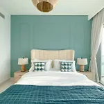 Trophy 2Bdr Sandy Shores Retreat With Panoramic Sea View & Private Beach Access