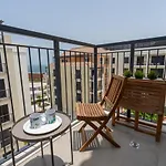 Higuests - Stylish Waterfront Retreat With Balcony In La Mer