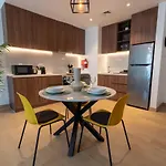 Higuests - Stylish Waterfront Retreat With Balcony In La Mer