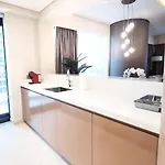 Stunning Paramount Hotel Apartment B19