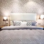 Stunning Paramount Hotel Apartment B19