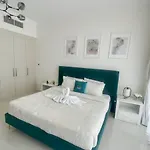 Modern Condo With Wide City Views From Balcony