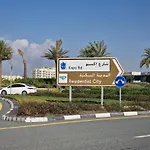 Dubai South Residential District, Al Maktoum Airport