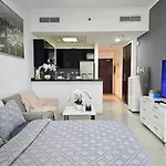Luxury Botanica Studio Apartment 75