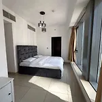 DOWNTOWN STUDIO WITH BOULEVARD VIEWs
