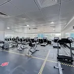 Stonetree - Modern 1 Bedroom Apartment Near The Beach