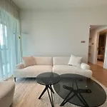 Rh-1Br Getaway In Downtown\'S Most Desirable Locale