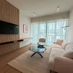 Rh-1Br Getaway In Downtown\'S Most Desirable Locale